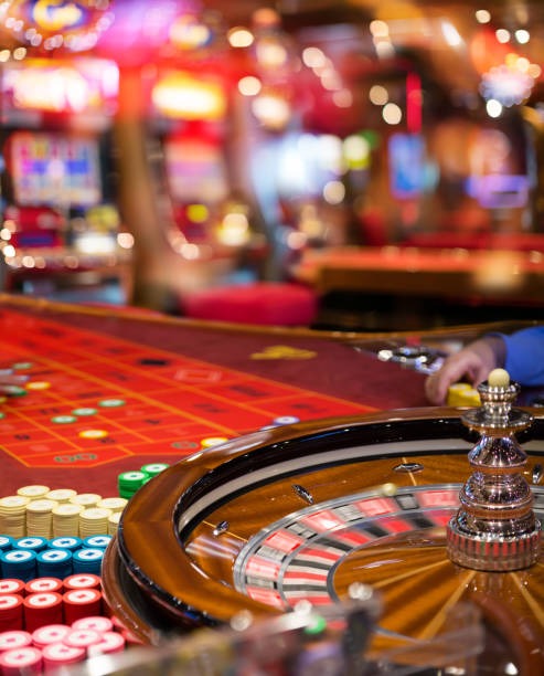 Live Shio Table dealer studio with multiple camera angles and real-time game display